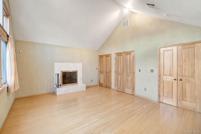 Building Photo - 8 Pearl St