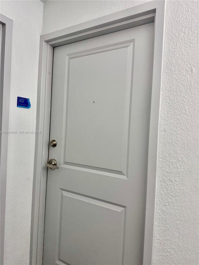 Building Photo - 401 NE 69th St