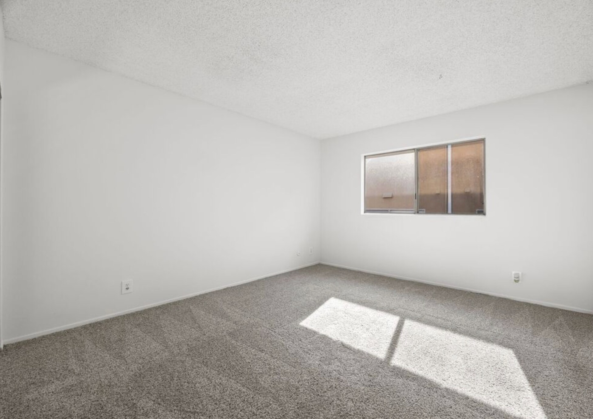 Building Photo - 5400 Newcastle Ave