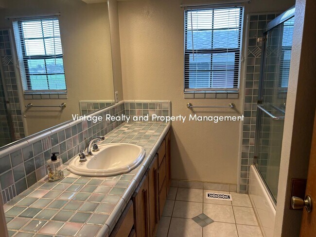 Building Photo - Available Soon!! Extra Big 5 Bedroom Country Home That You Have To See!!!