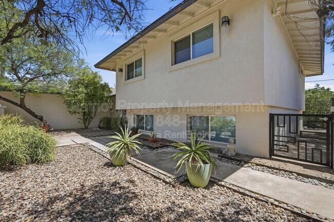 Building Photo - 207 E El Caminito Dr