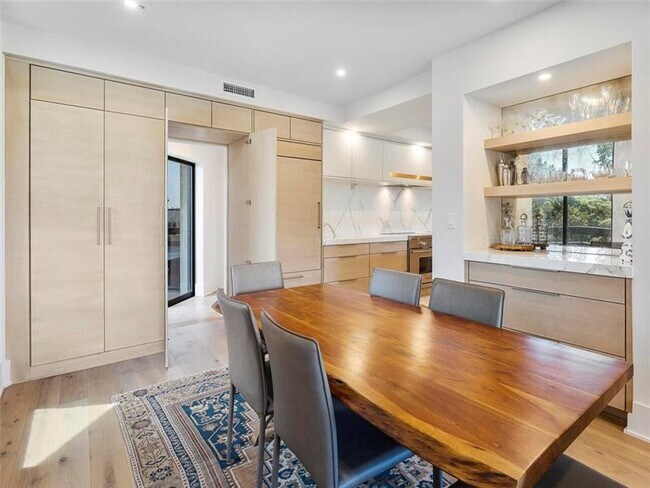 Building Photo - 2660 Peachtree Rd NW