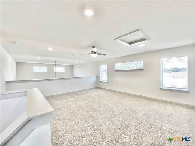 Building Photo - 100 Geminiflora Bend