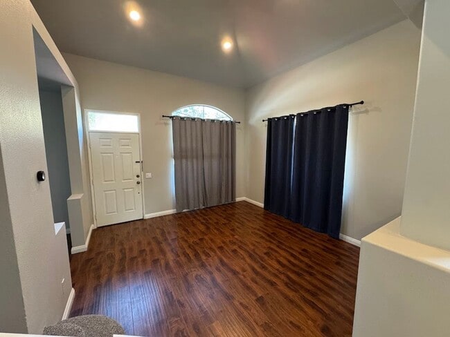 Building Photo - Welcome to this stunning 3-bedroom, 2.5-ba...
