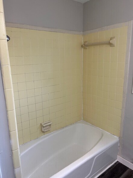 Building Photo - 1095 Hutton St