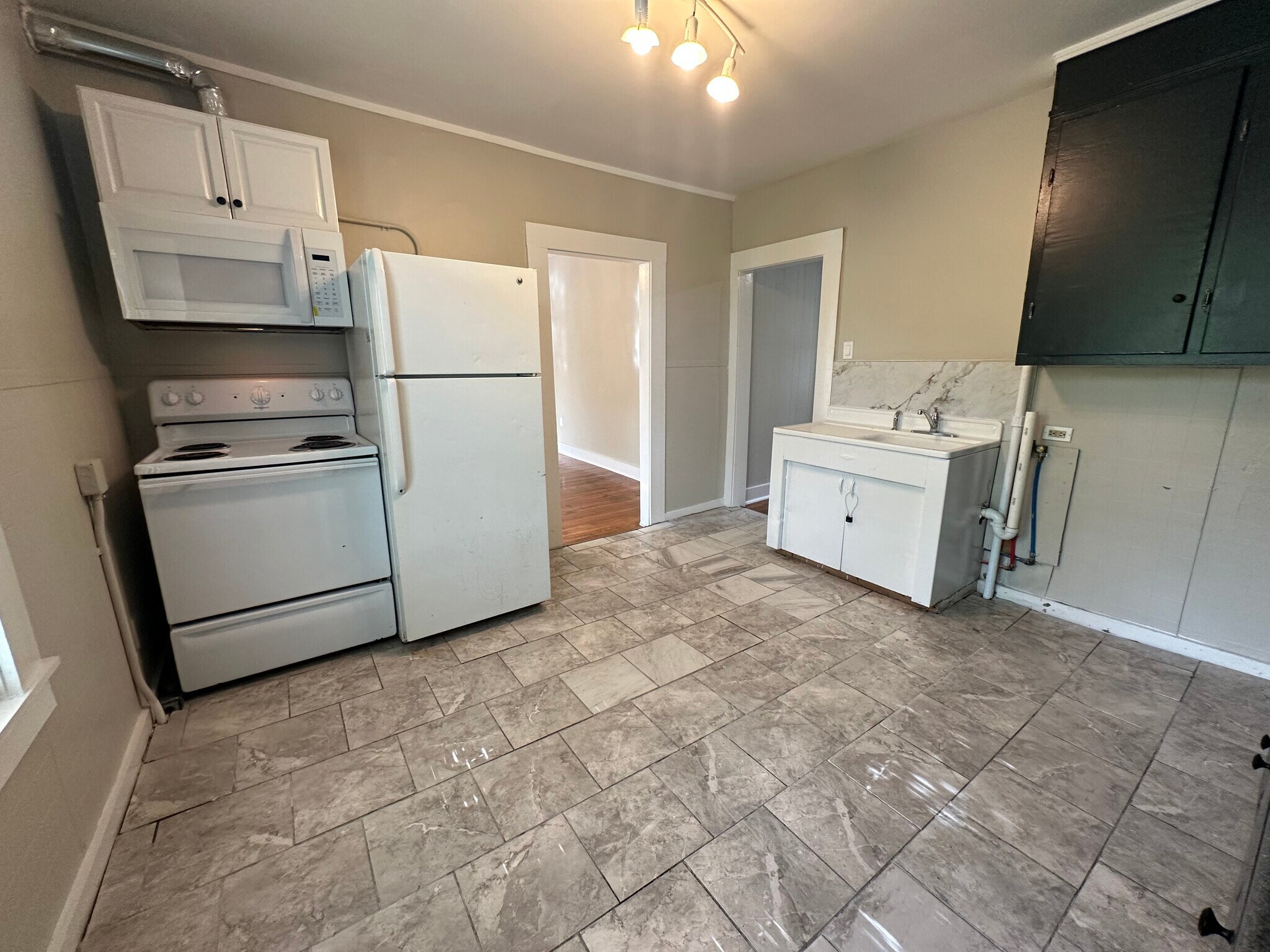 Kitchen - 49 Freeman Ave