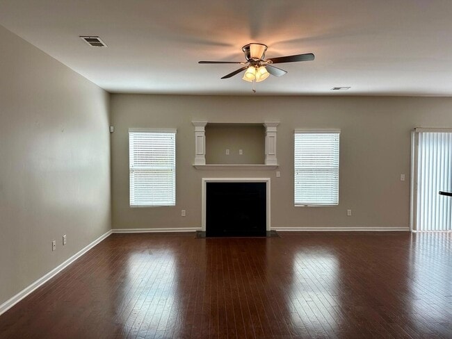 Building Photo - 450 Delmont Dr