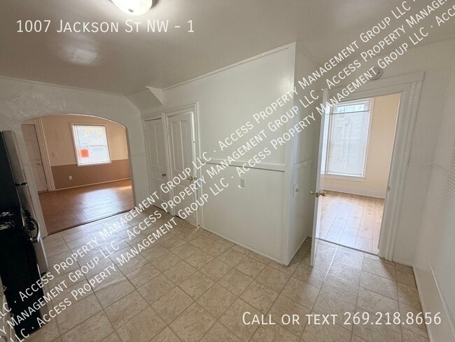 Building Photo - 1007 Jackson St NW