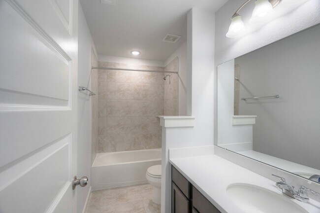 Building Photo - 21251 Shr Blf Dr