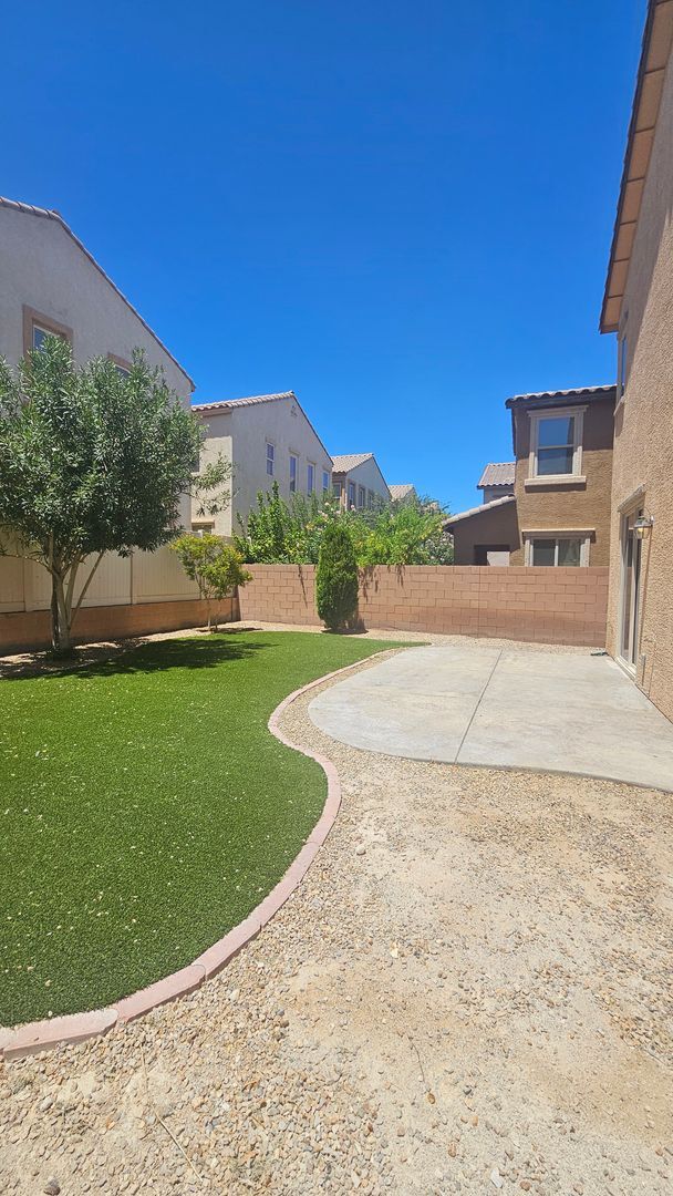 Building Photo - Spacious 4 Bedroom Home with Open Layout & Stunning Backyard