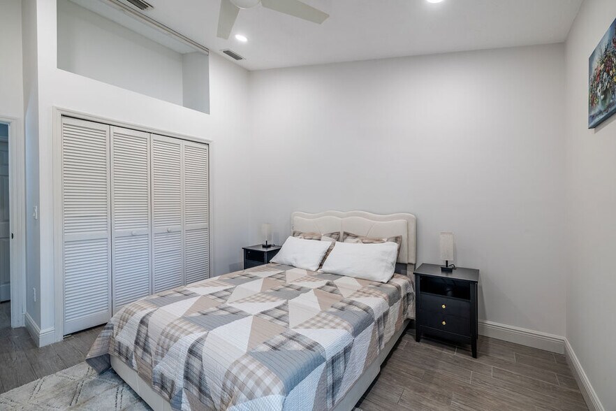 Building Photo - 9330 Seagrape Dr