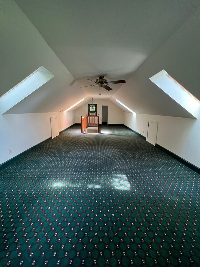Building Photo - Nice Mountain Home