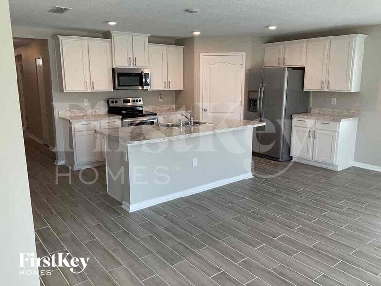 Building Photo - 2366 Sea Palm Ave