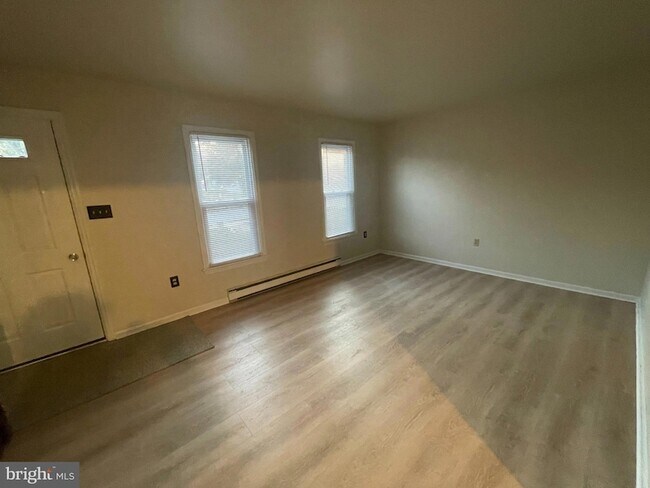Building Photo - 203 Cross Keys Dr