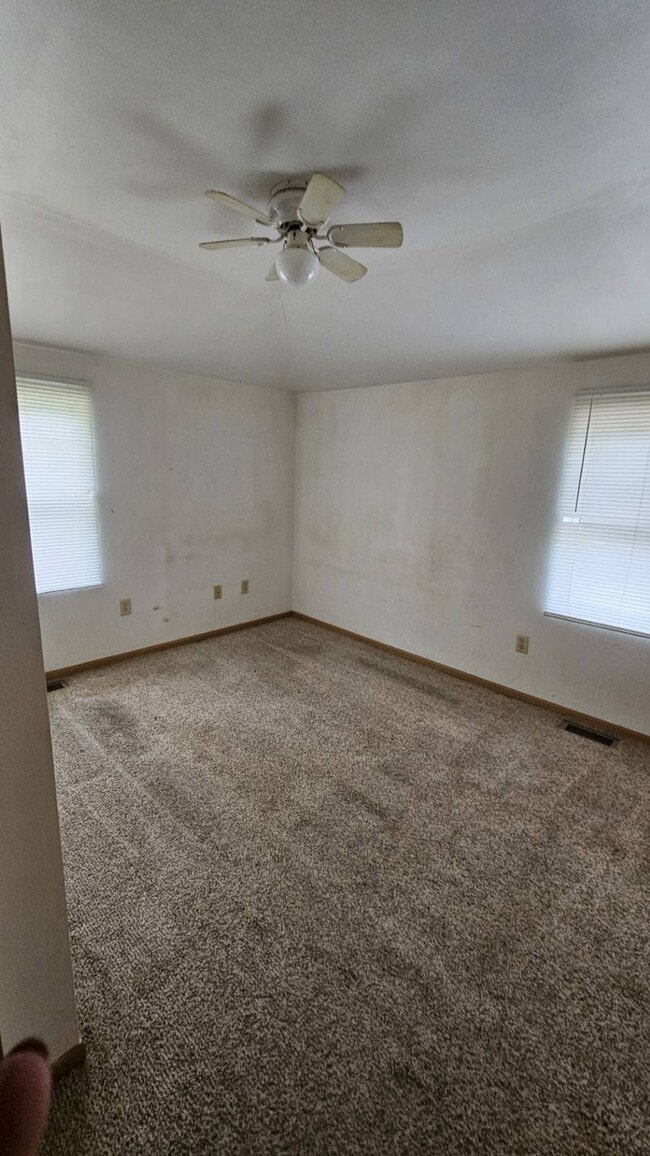 Building Photo - 6384 Oakwood Dr