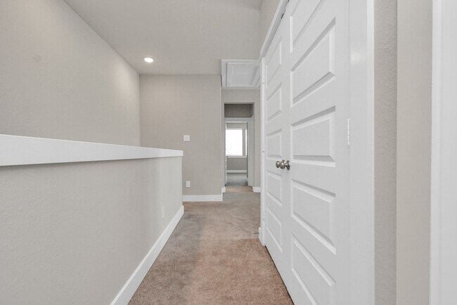 Building Photo - 739 Strawberry Pines Ct