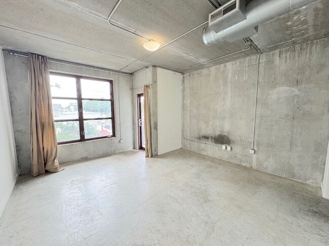 Building Photo - 2407 Bull St