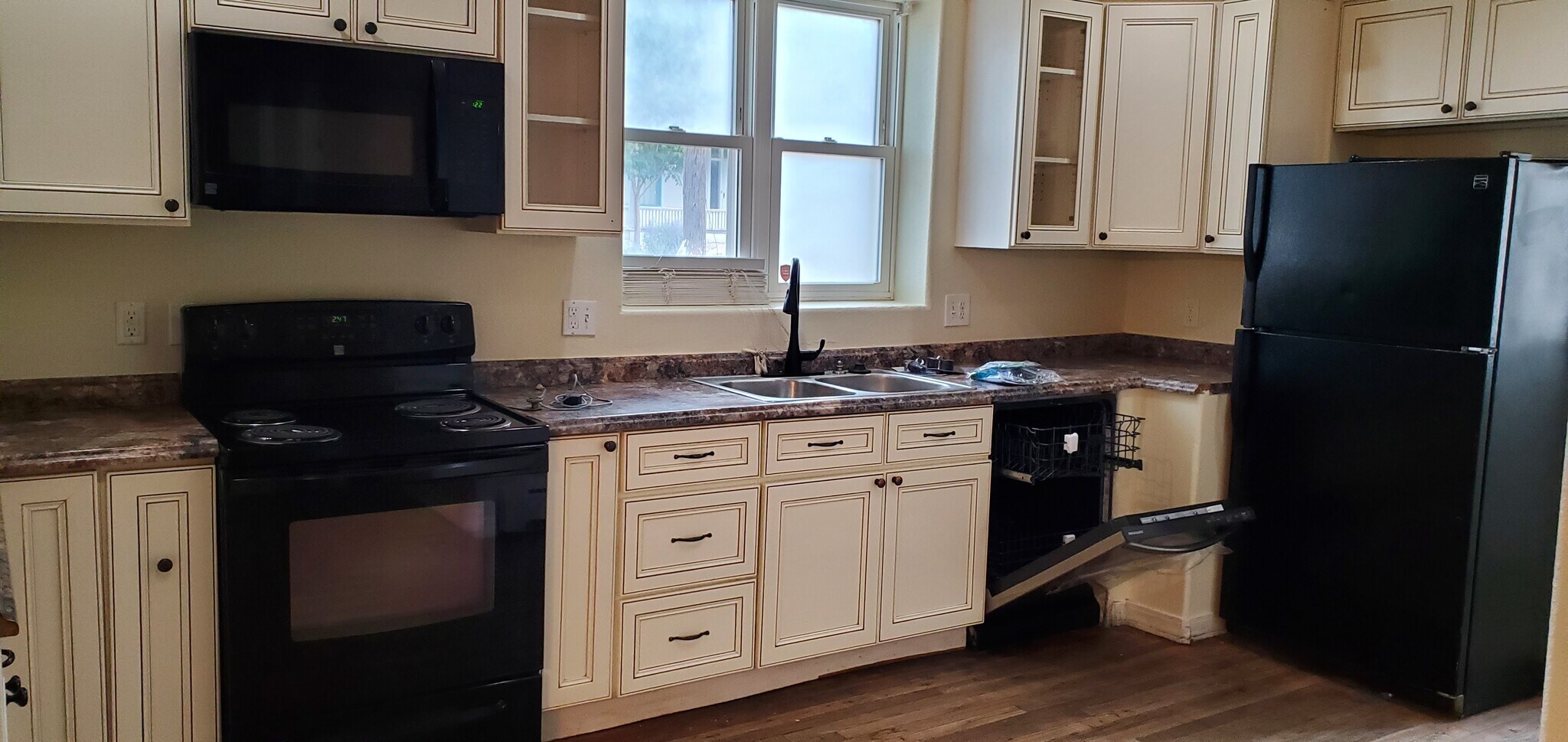 Kitchen - 522 E First St