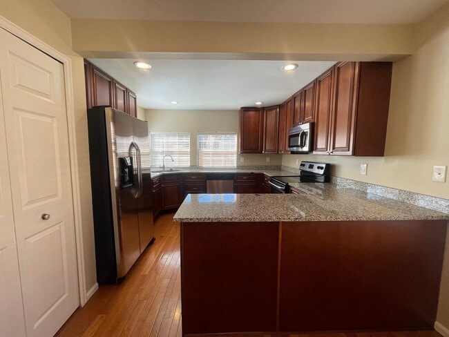Building Photo - $0 DEPOSIT OPTION. LUXURIOUS 3BED/3.5 BATH...