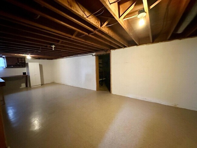 Building Photo - 5118 Avoca Ave