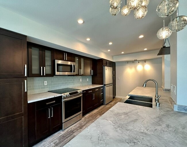 Building Photo - 2bd/1.75ba Kirkland Condo
