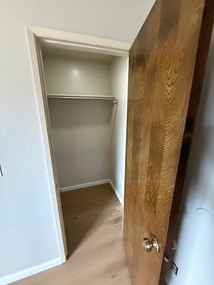 Building Photo - 626 W 2nd Ave