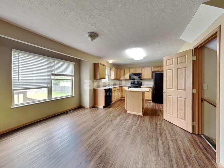 Building Photo - 438 Rothgate Dr