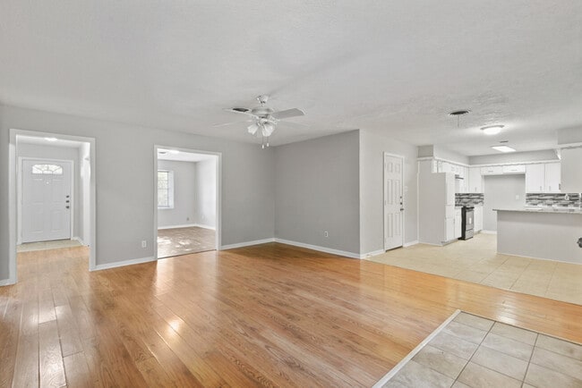 Building Photo - 1510 Narcille St