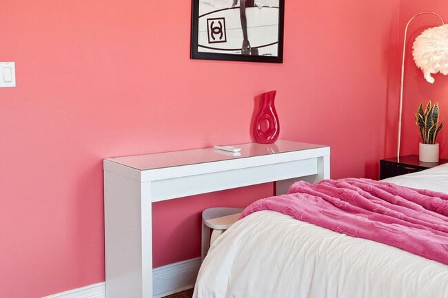 Building Photo - 657 N Carpenter St