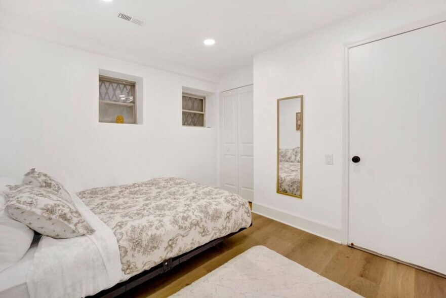 Building Photo - 503 W Wrightwood Ave