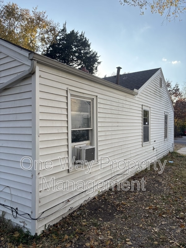 Building Photo - 1912 N Grove St