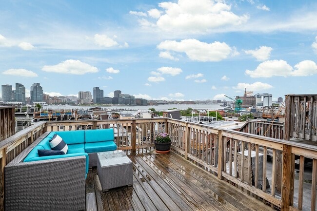 Building Photo - Gorgeous renovated home in Riverside Neigh...
