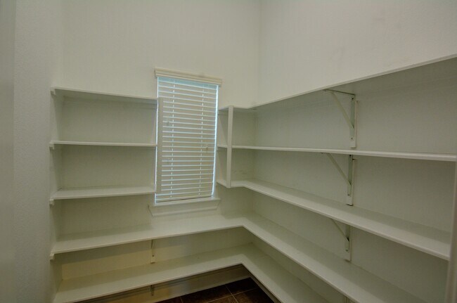 Building Photo - 34 Canoe Bend Ct