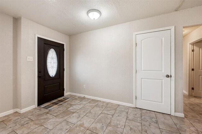 Building Photo - 2506 Oak Ln