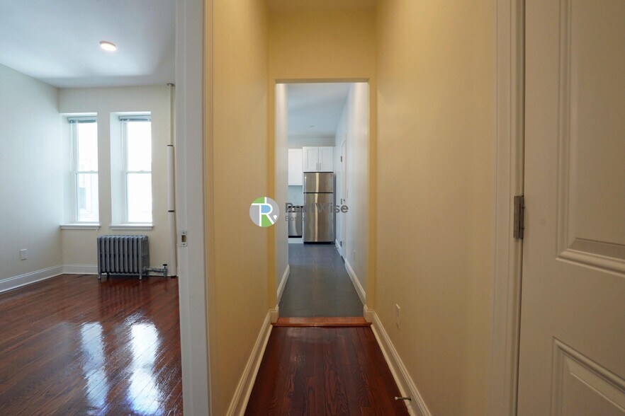 Building Photo - 123 Sutherland Rd