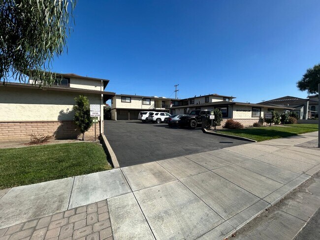 Building Photo - 255 E Romie Ln
