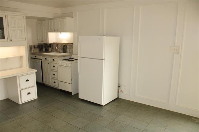 Building Photo - 900 N Austin St