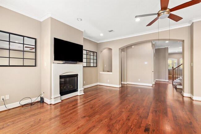 Building Photo - 17 Armand Shore Dr