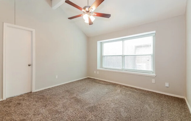 Building Photo - 612 Hanover Dr