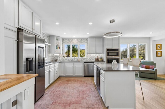 Building Photo - Steps to the Ocean! 3/3, 2198sq', Ocean View, Furnished