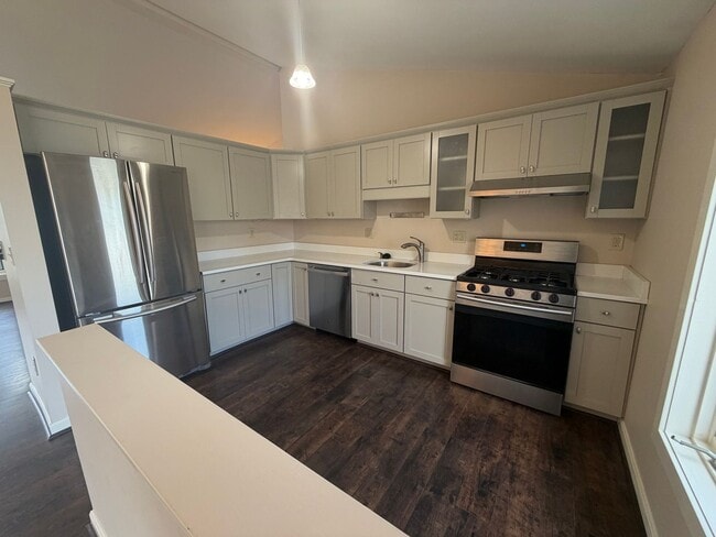 Building Photo - 3 Bedroom, 1.5 bath detached condo at Kens...