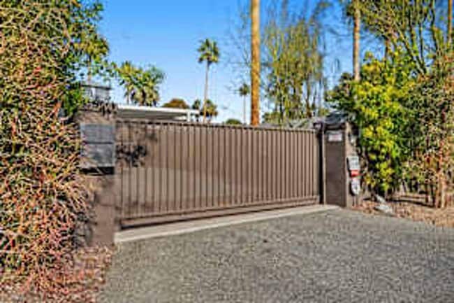 Building Photo - 5 bedroom 5 bath Available for Short Term Rental