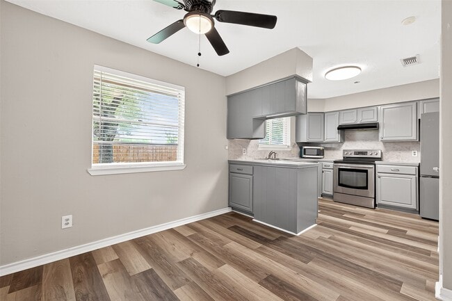 Building Photo - 10402 Permian Dr