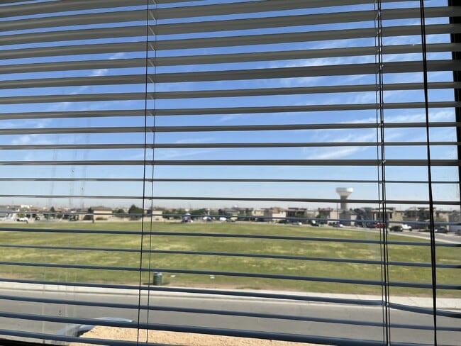 Building Photo - 12960 Cozy Cove Ave