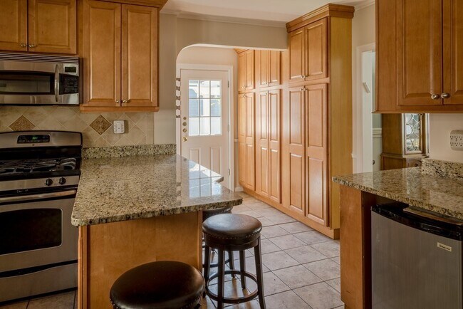 Building Photo - 22 Embassy Rd