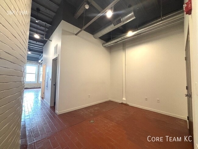 Building Photo - 1180 E 30th St