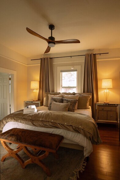 Building Photo - 112 E 16th St