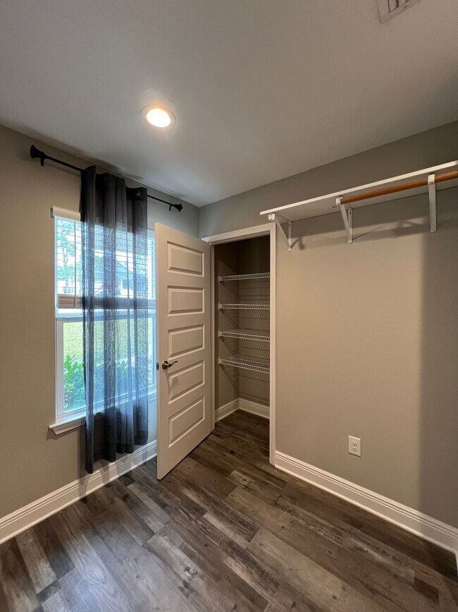 Building Photo - Executive Living