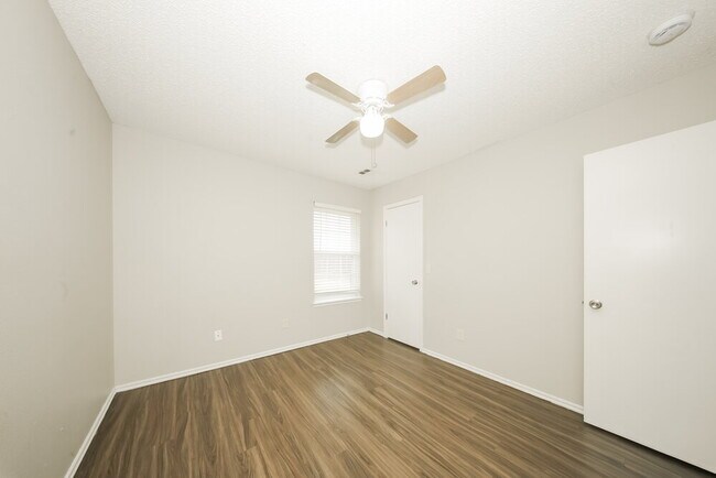 Building Photo - 5421 Sudbury Ln