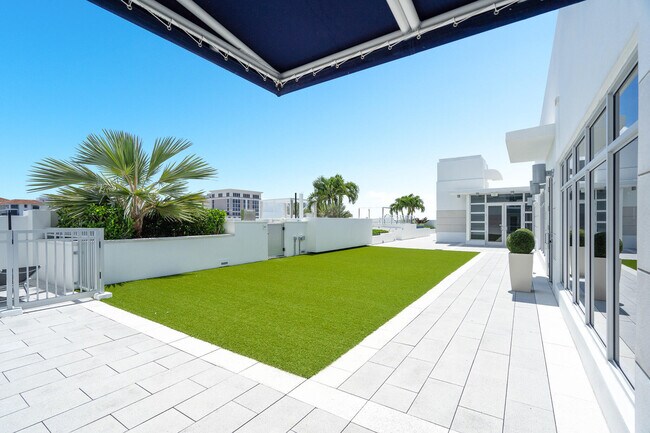 Building Photo - 155 E Boca Raton Rd